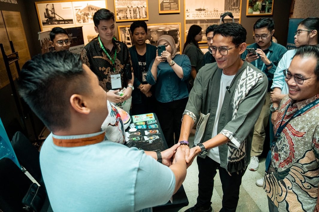 Creo Engine presents Web3 games to Sandiaga Uno at IndoBisa 2024