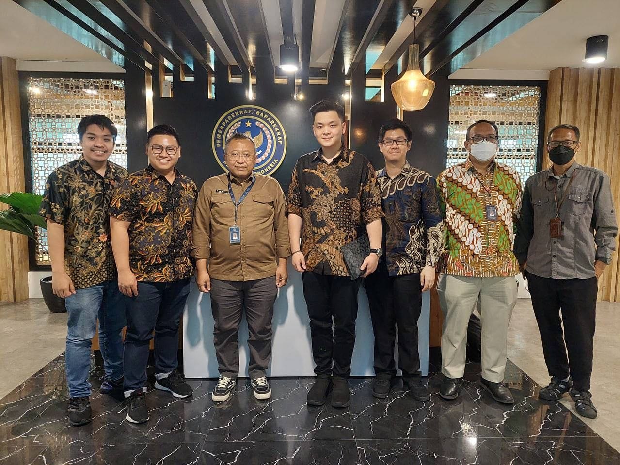 Creo Engine met Kemenparekraf deputy Muhammad Neil El Himam